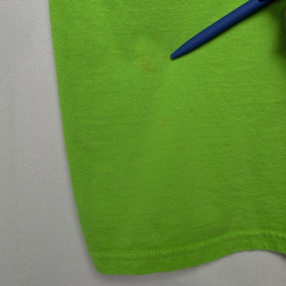 Peace Frogs T-Shirt Men’s Large Bright Green Distressed *Flaws* - Picture 9 of 10